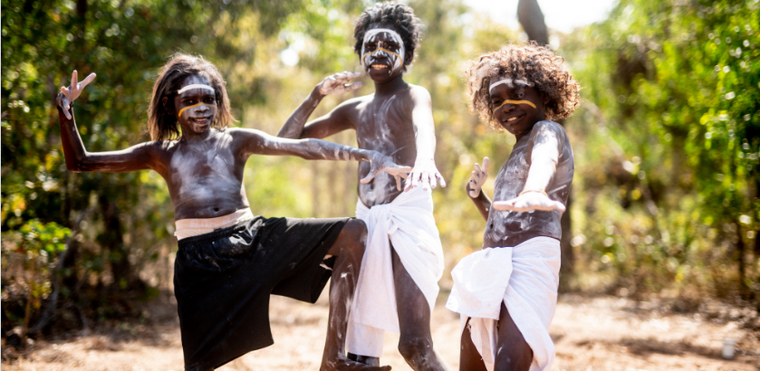 Young Balkarranga clan members ready to perform.