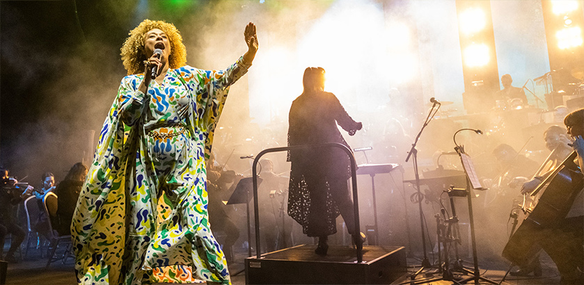 Synthony concert, Melbourne, 2021. Image courtesty of Duco Events. Woman singing.