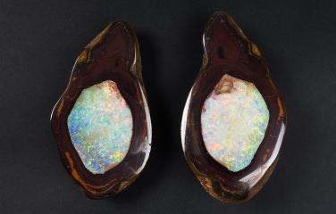 Exceptional for its rarity, beauty, quality, size and aesthetic properties, the Yowah Moon is believed to date back as far as the Cretaceous period 145 million years ago. It is regarded as one of the largest known well-formed ‘Yowah Nut’ concretions in existence, and has a rare and more complete ‘avocado’ shape than many other specimens found.